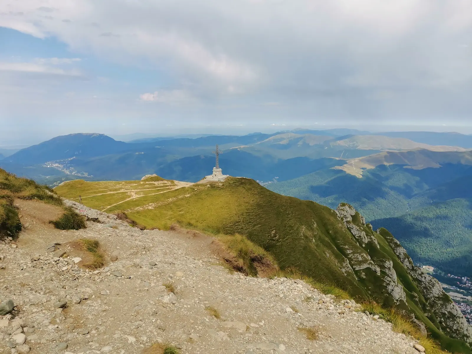 Munții Carpați și drumeții în România