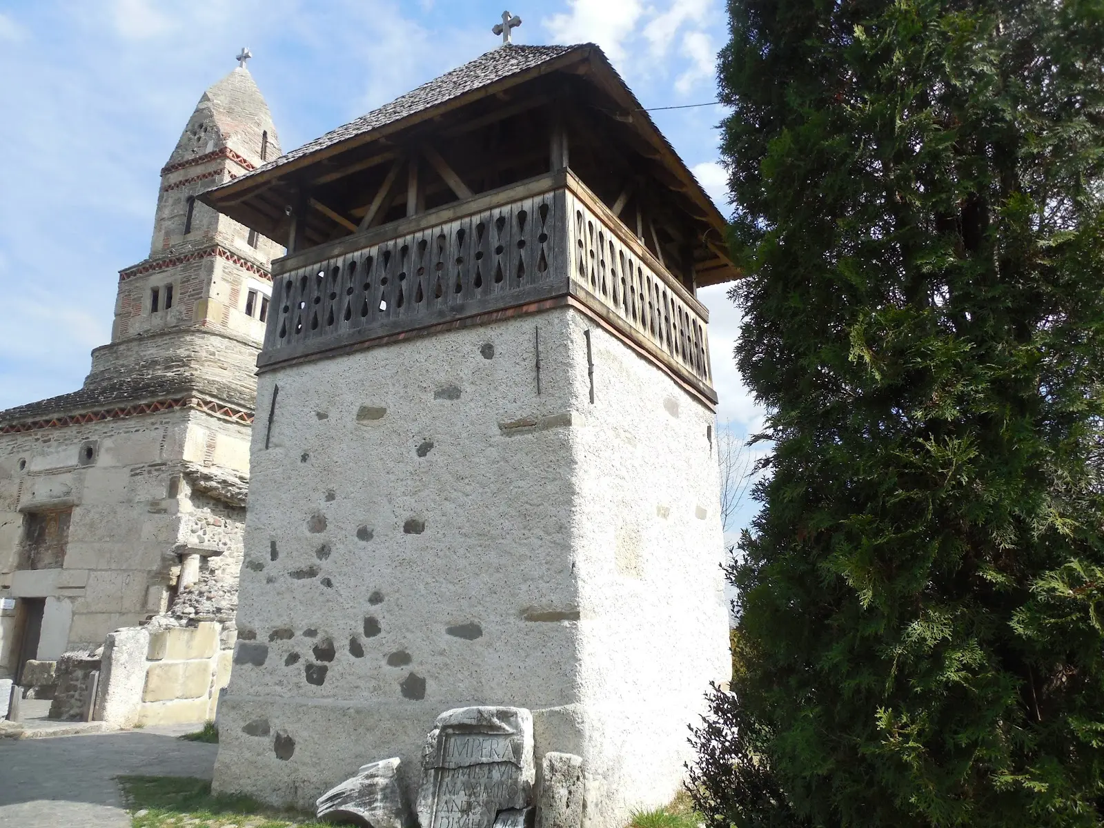 Biserica Densuș 2