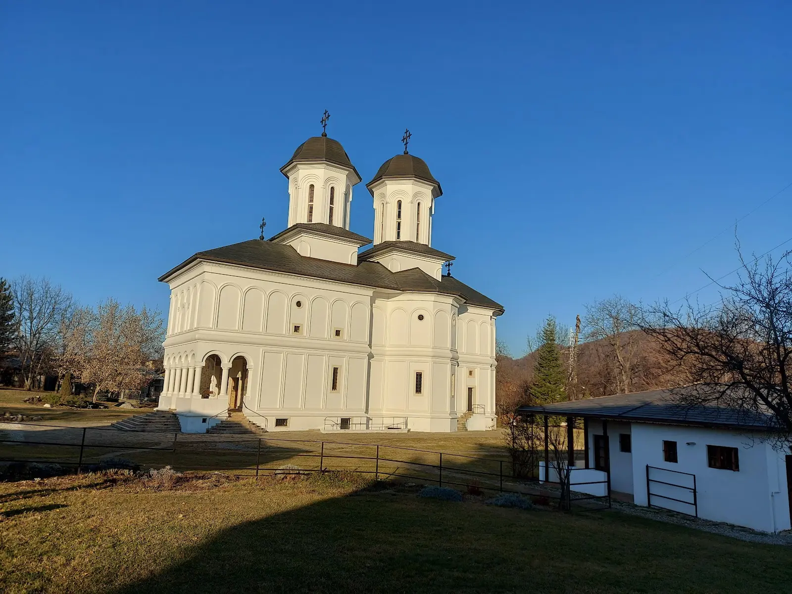 Biserica Sfântul Nicolae Câmpina 2