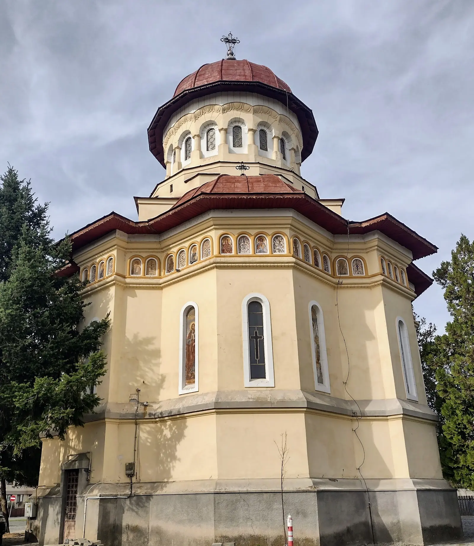 Biserica Sfinții Apostoli Petru și Pavel Târgu Jiu 2