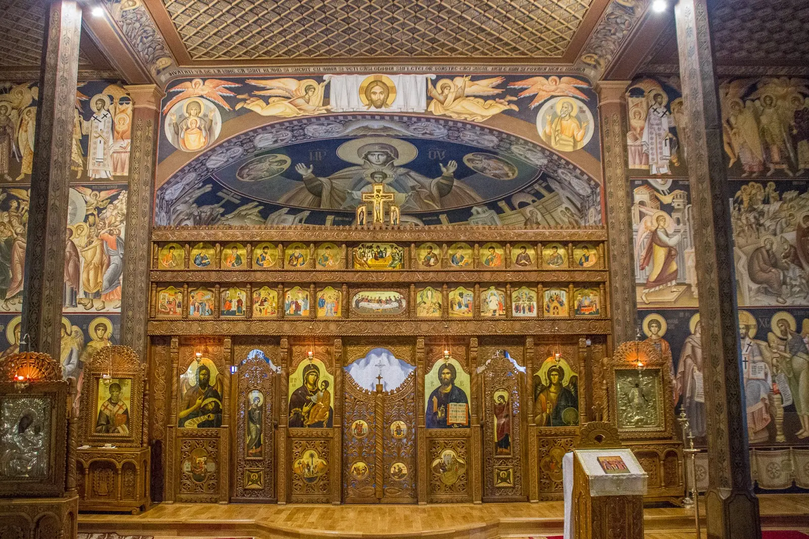 Biserica Sfinții Arhangheli Mihail și Gavriil 2