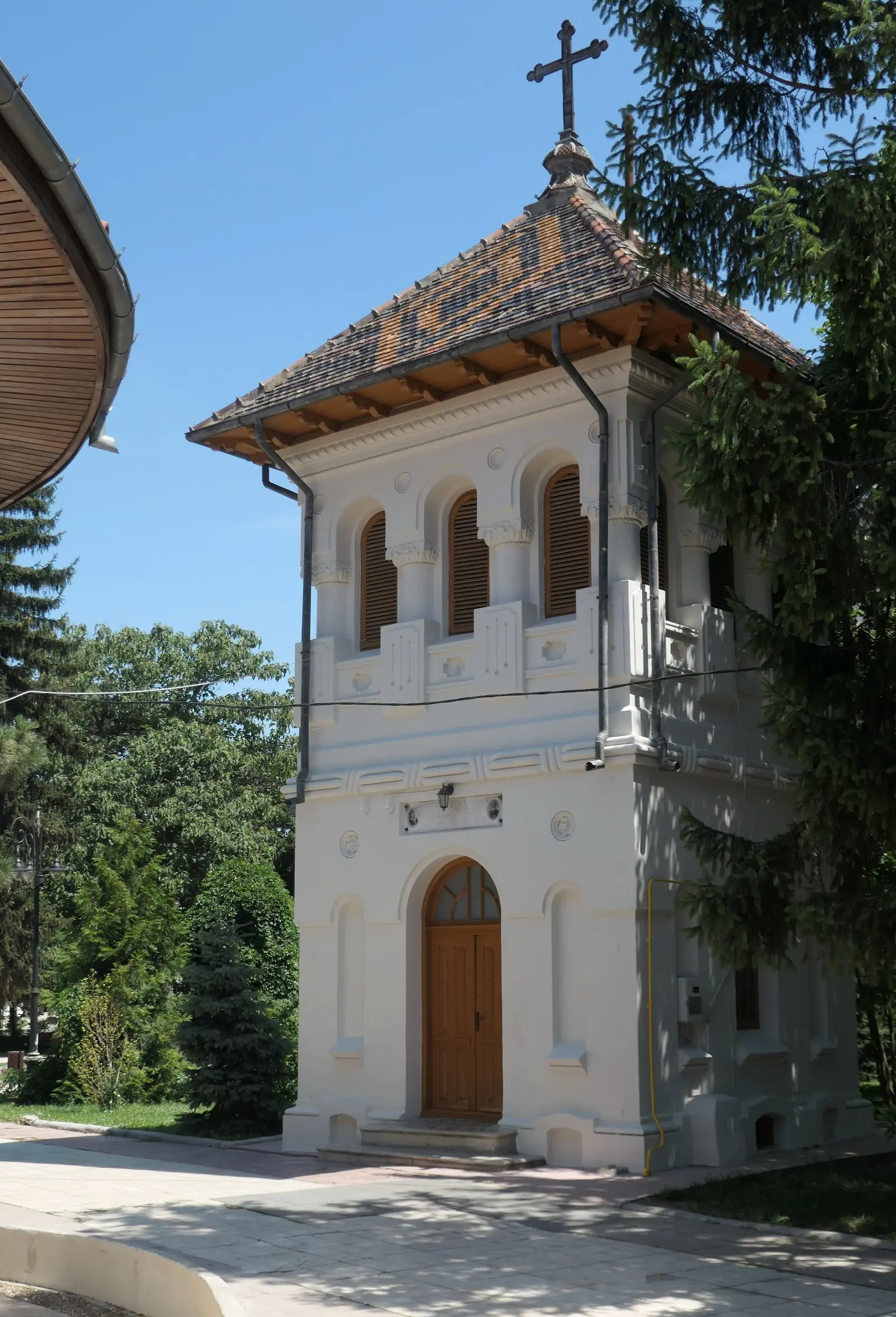 Biserica Sfinții Arhangheli Mihail și Gavriil 3