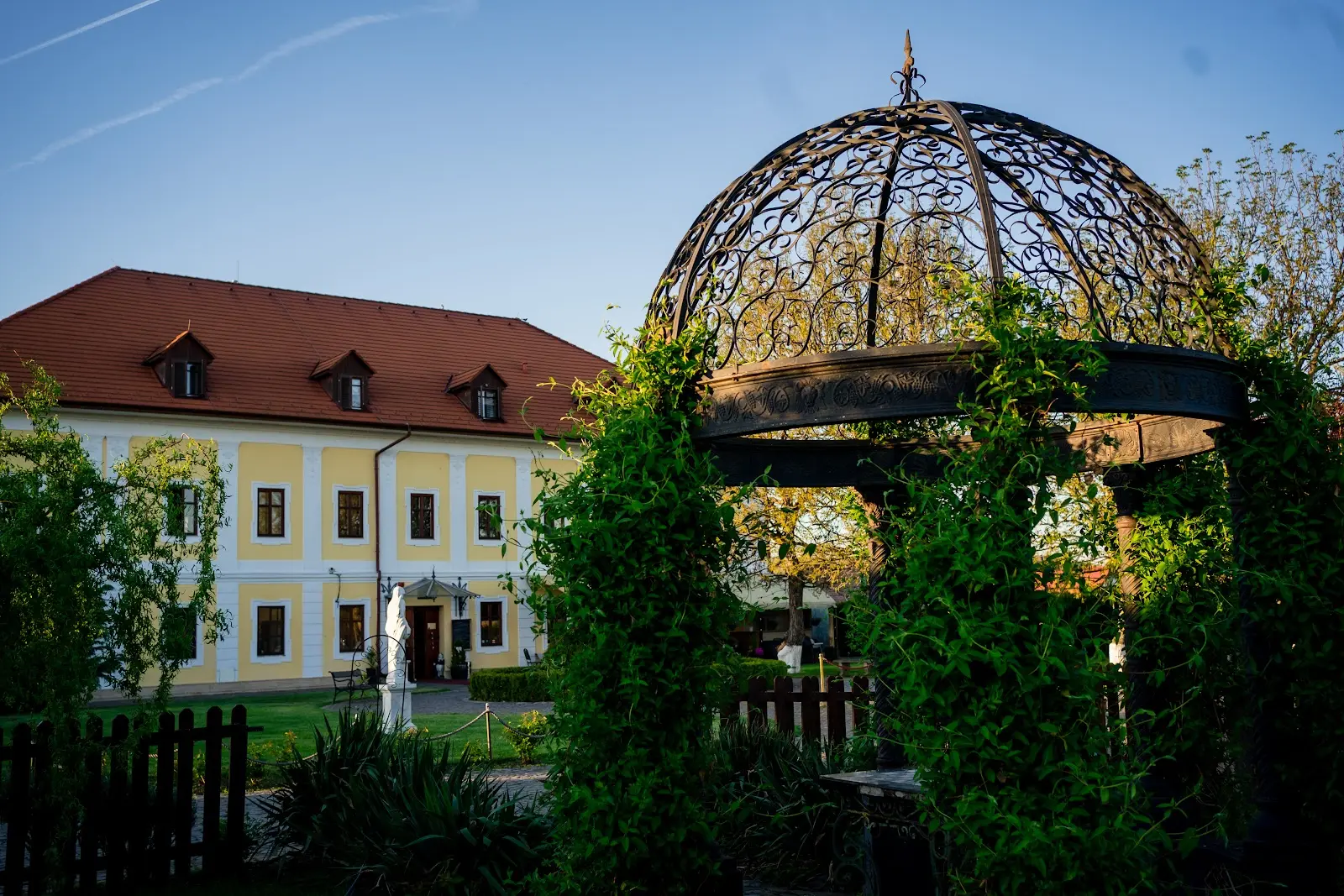 Castelul Haller Ogra