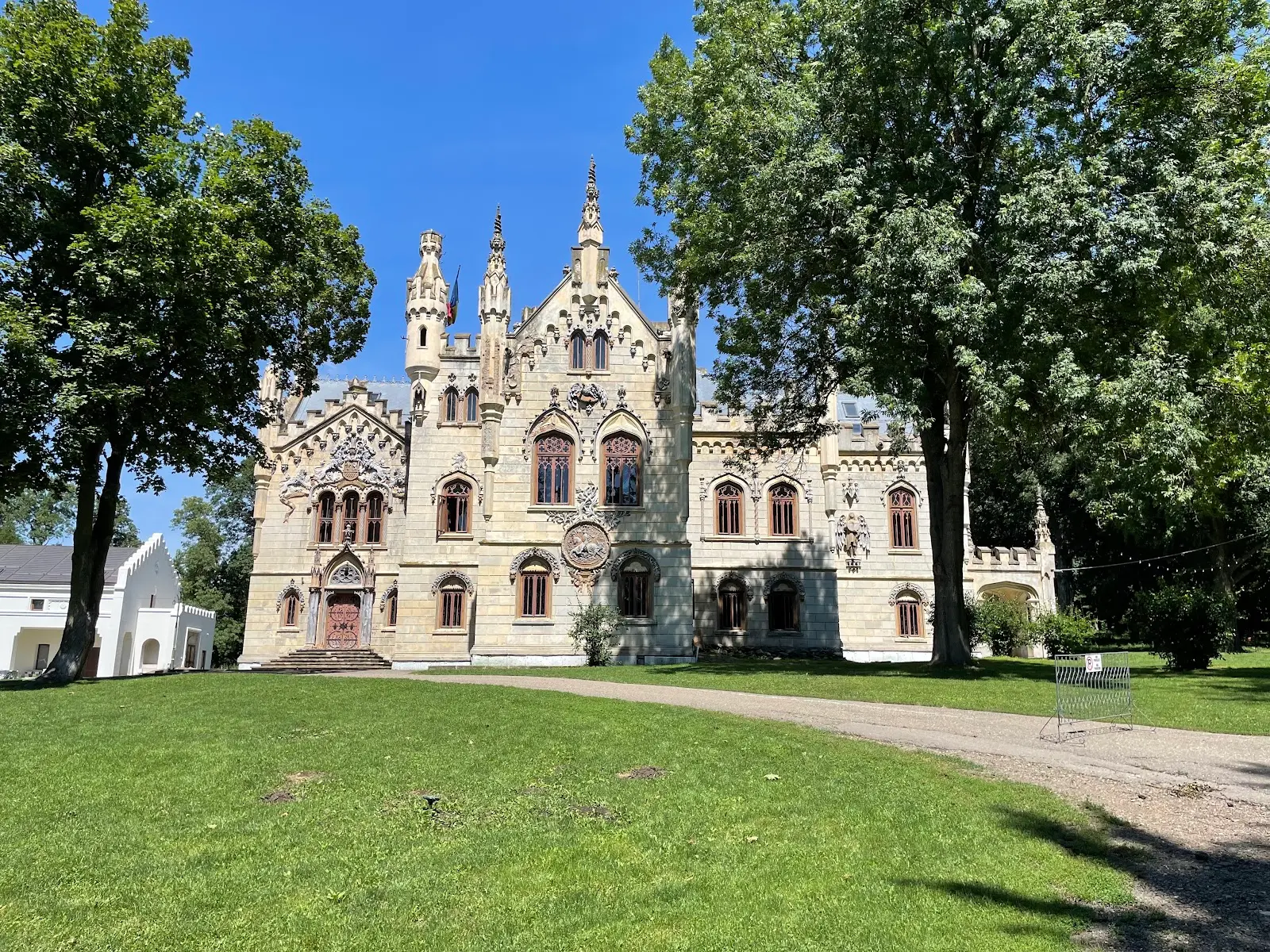 Castelul Sturdza Miclăușeni 2