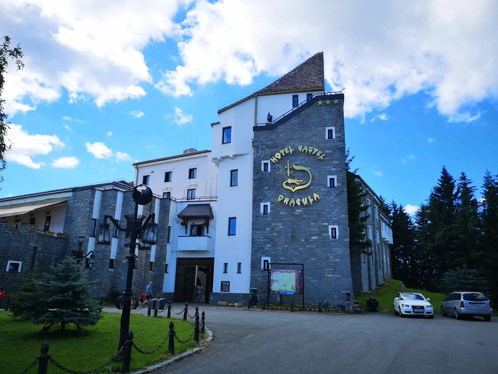 Complexul Hotel Castel Dracula Tihuța 3