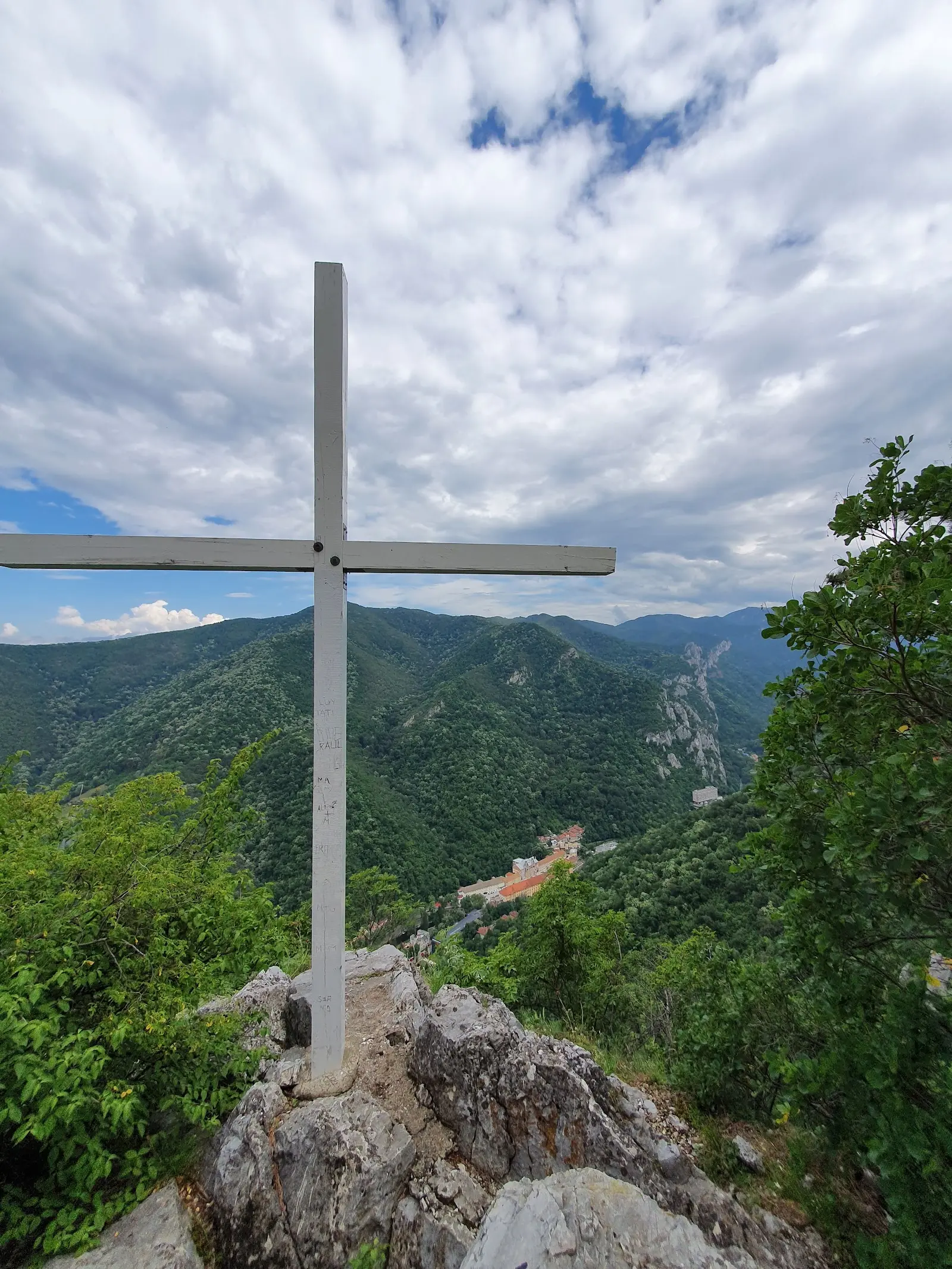 Crucea Albă Băile Herculane