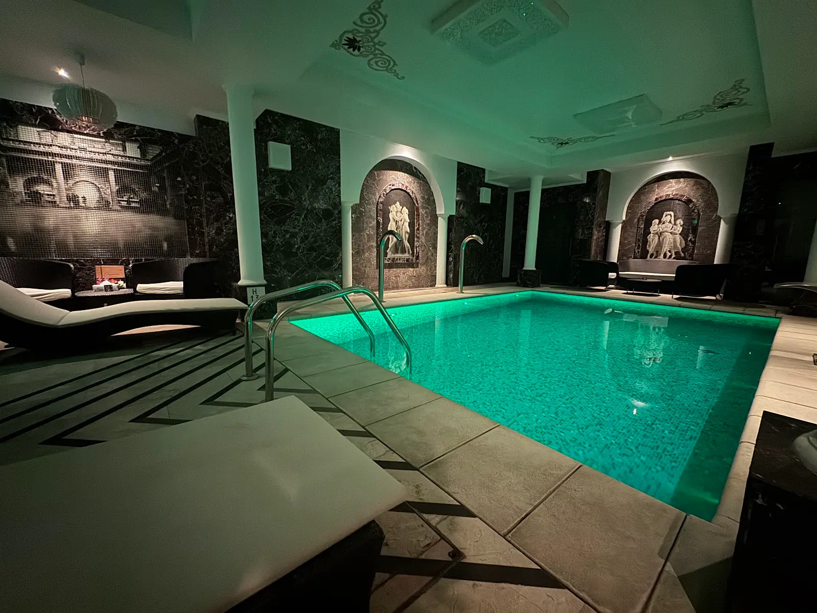 Epoque Hotel Bucharest 3