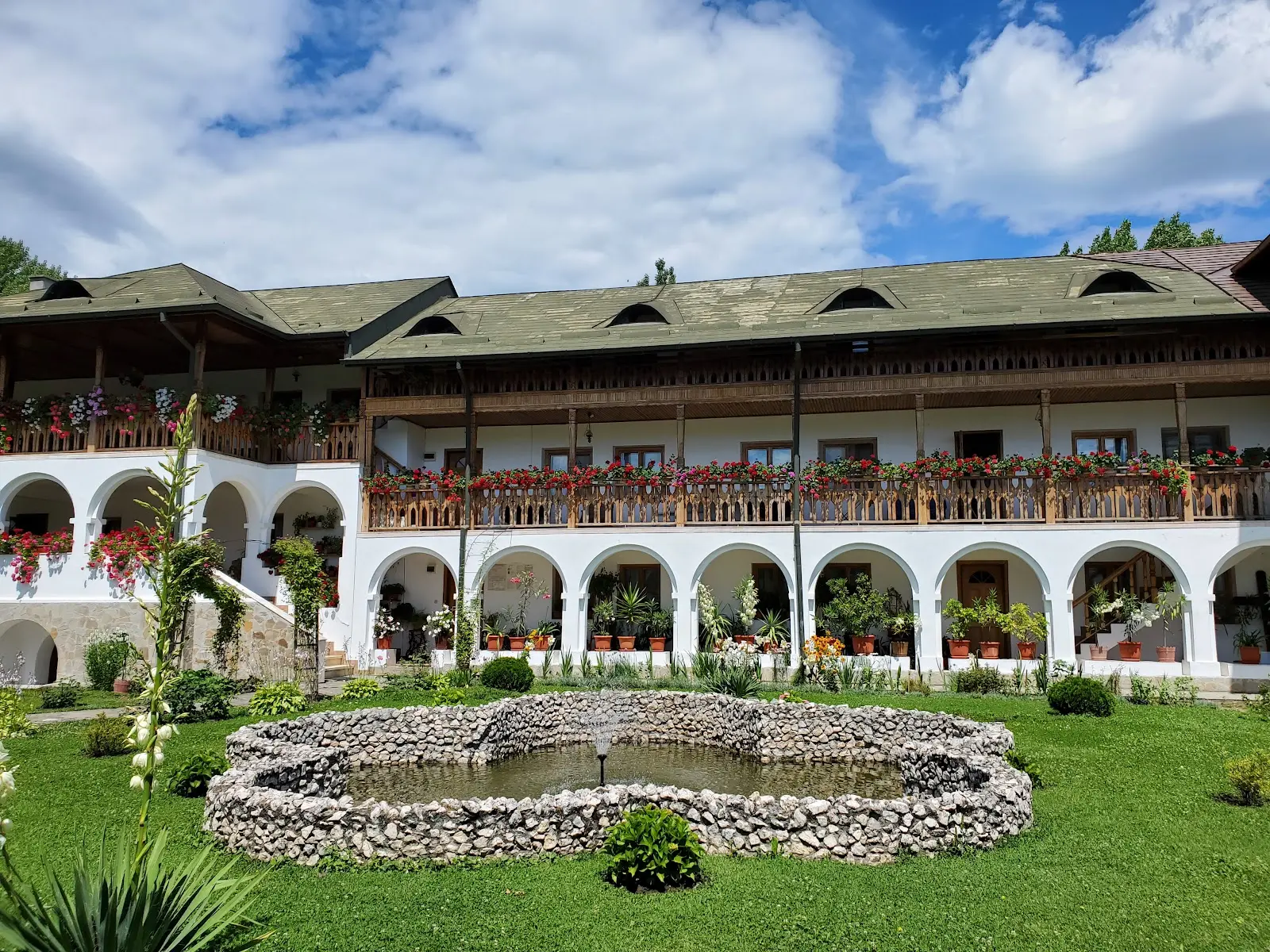 Mănăstirea Ostrov Călimănești