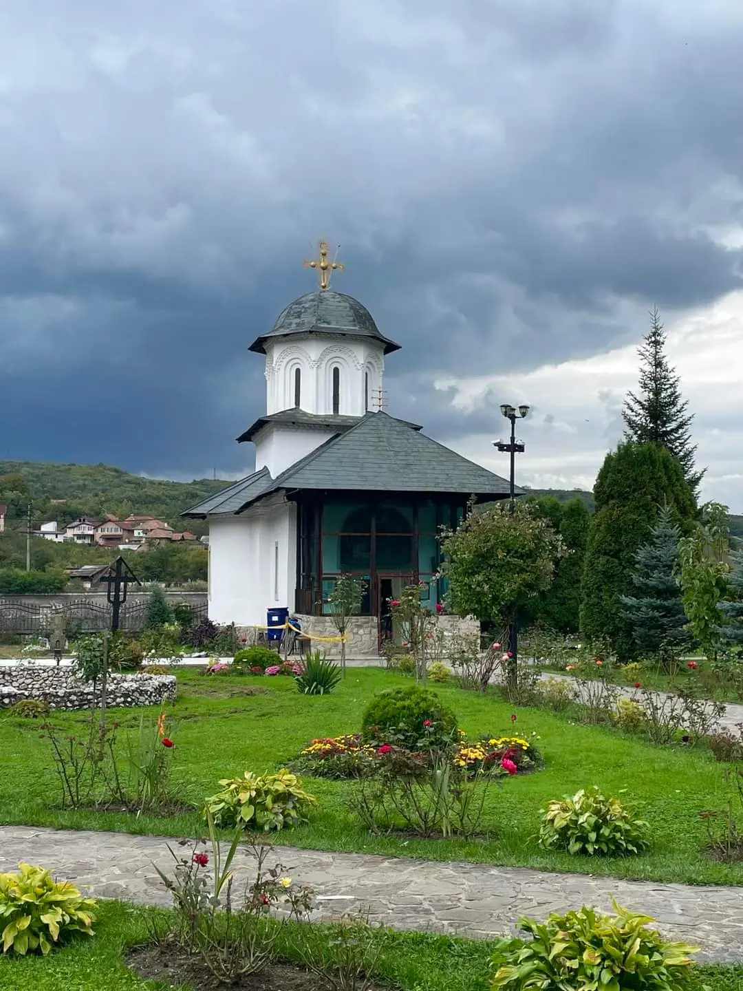 Mănăstirea Ostrov Călimănești 2