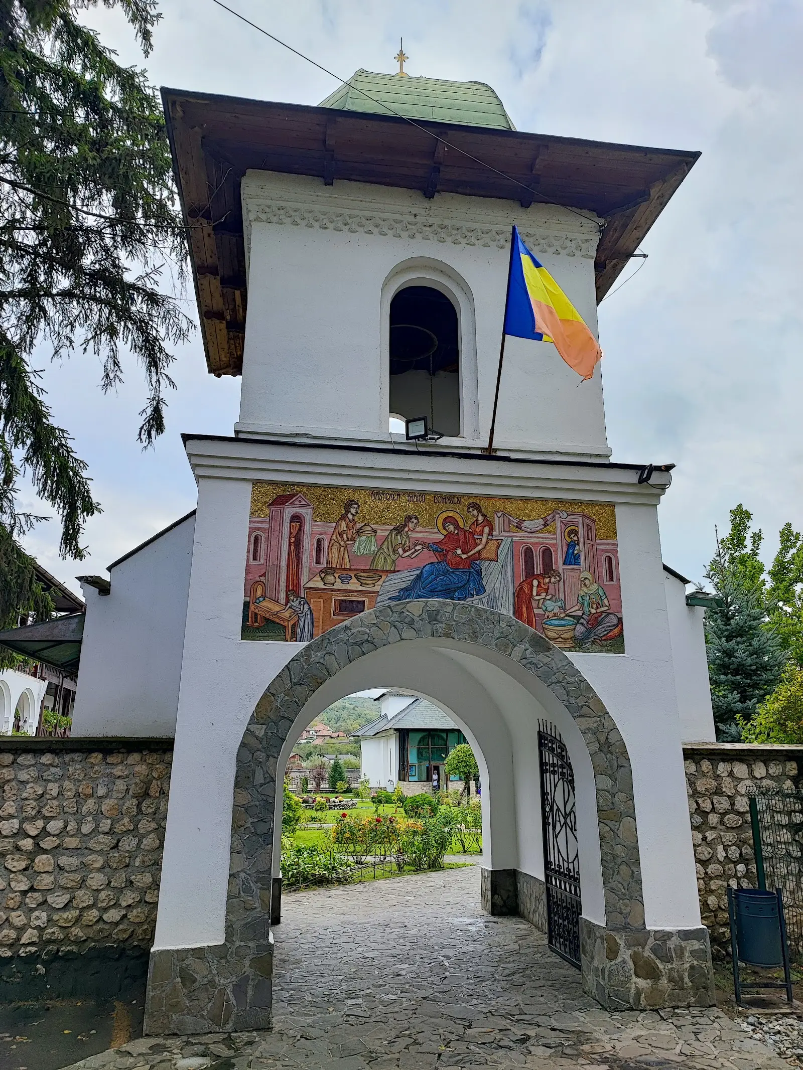 Mănăstirea Ostrov Călimănești 3