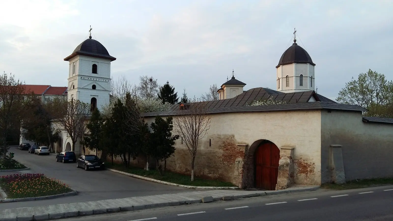 Mănăstirea Sfinții Voievozi Slobozia 3