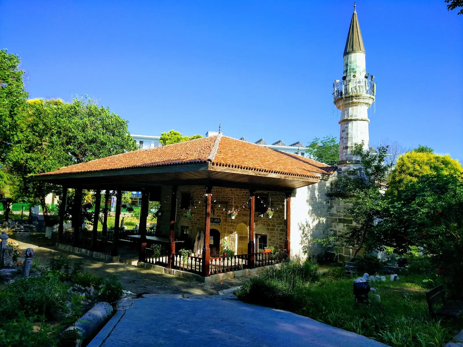 Moscheea Esmahan Sultan 2