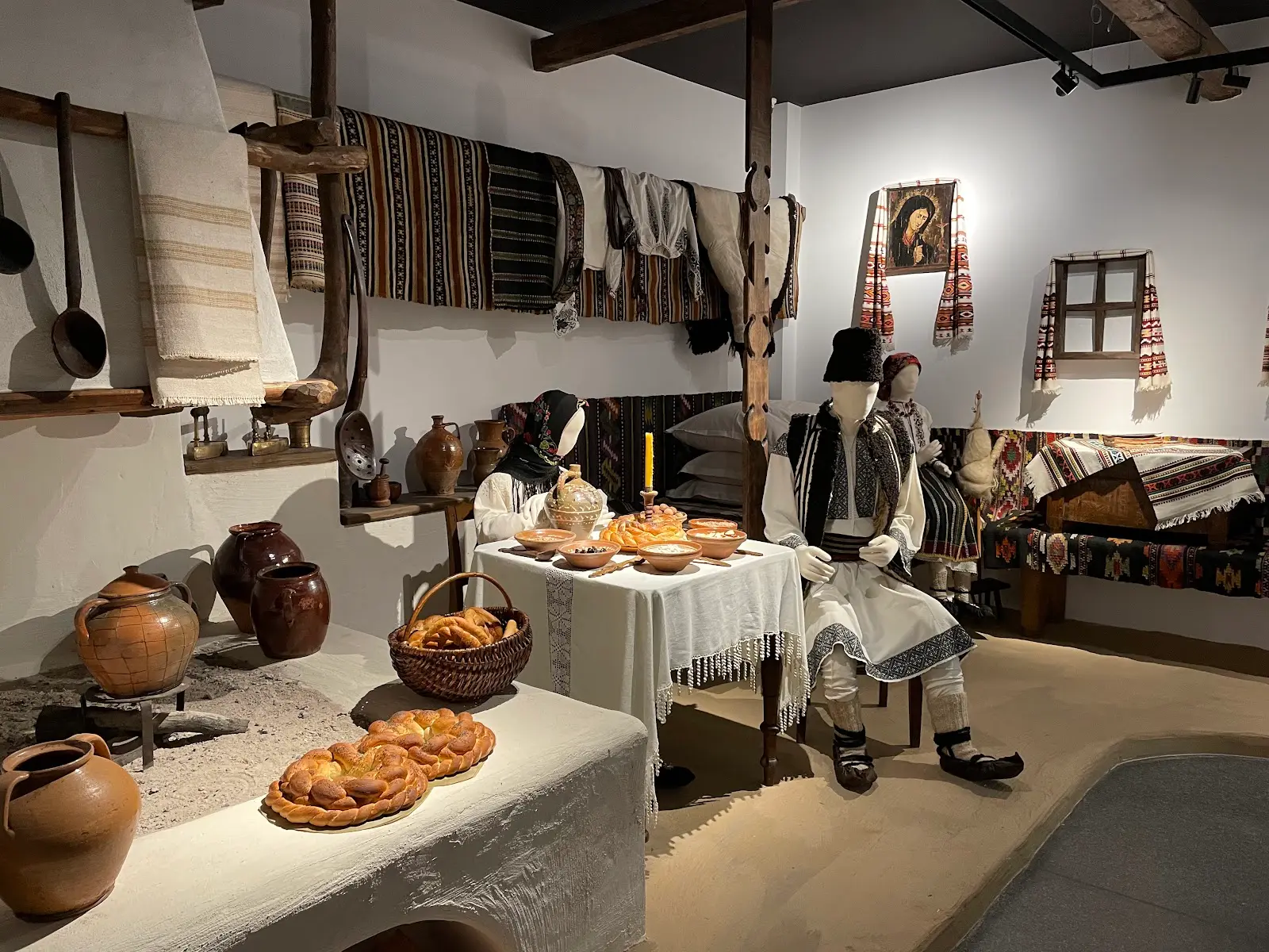 Muzeul Obiceiurilor Populare din Bucovina 3