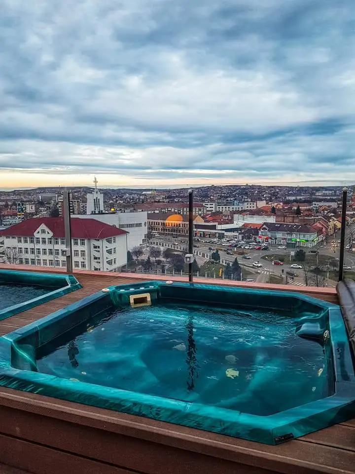 Ramada by Wyndham Oradea 3